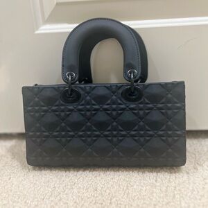 Elegant Black Quilted Handbag